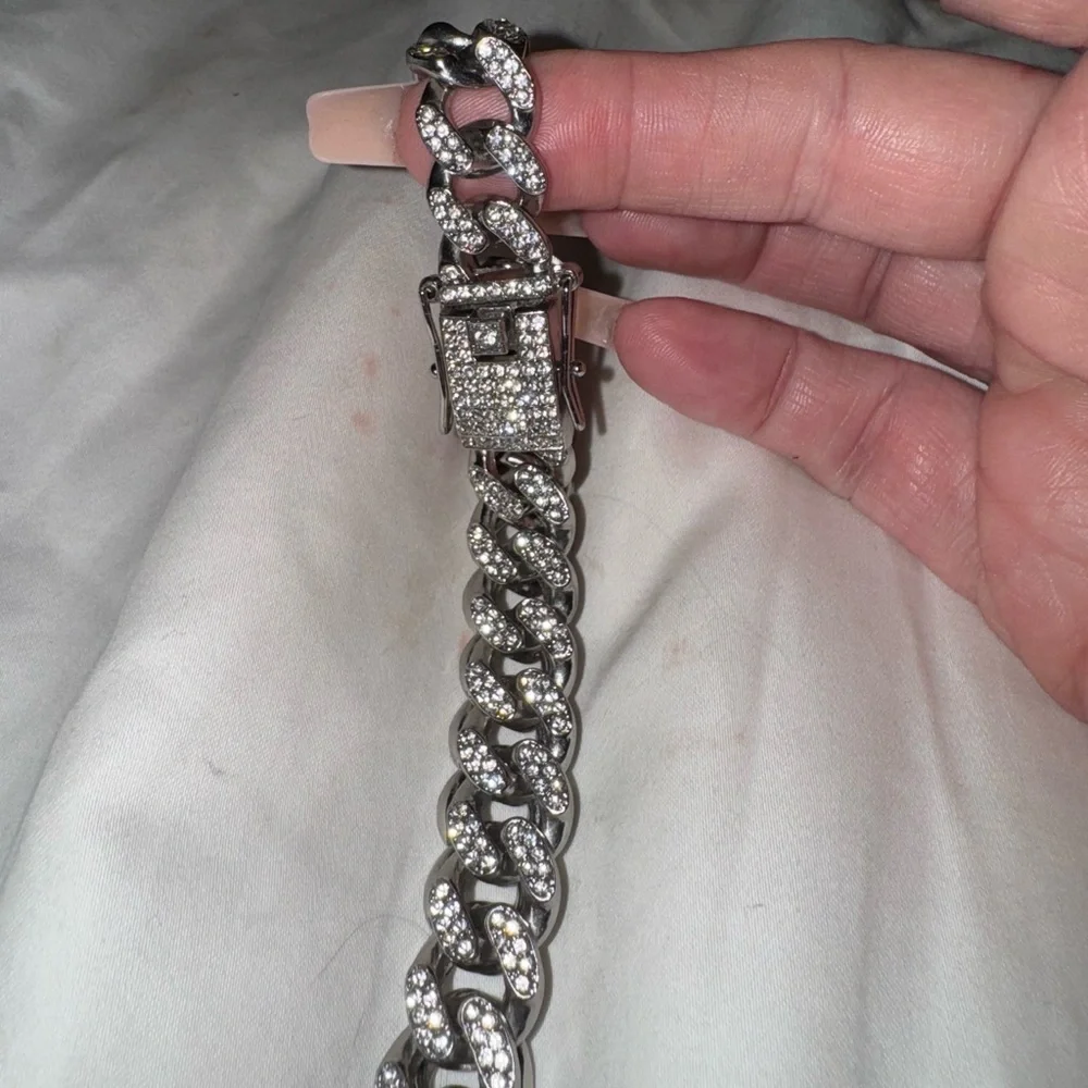 - CUBAN LINK ICED OUT SILVERTONE & ROSE GOLD DOG COLLARS XS 11”